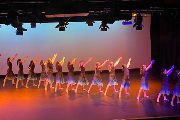 dancers t4