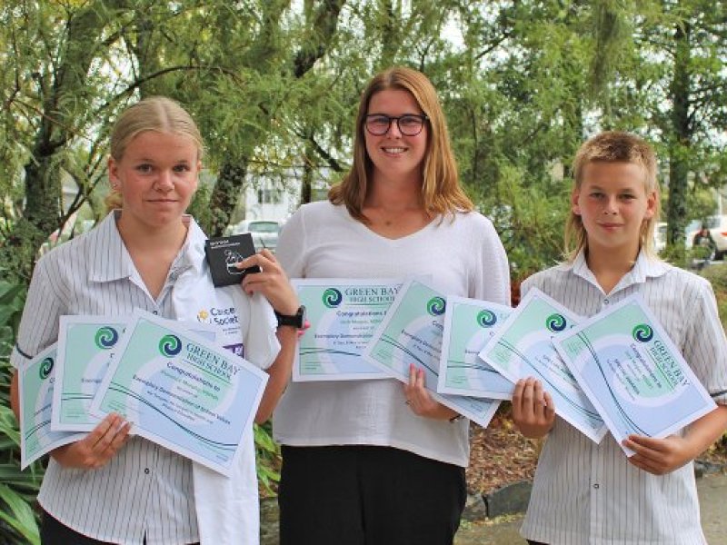 Gabbie and Year 9 prizewinners Gabbie and Year 9 prizewinners