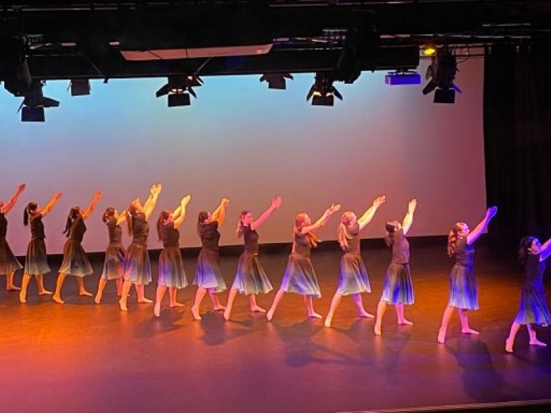 dancers t4