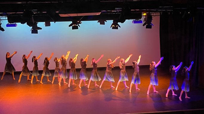 dancers t4