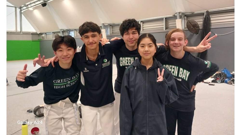 5 fencers